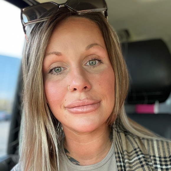 Meet you’re posher, Amber!!! - Picture 1 of 1